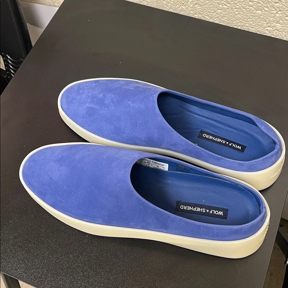 Wolf & Shepherd Royal blue slip on cruise Mules sz 41